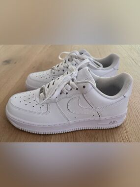 Nike Women's Air Force 1 '07 Shoes - Size 7